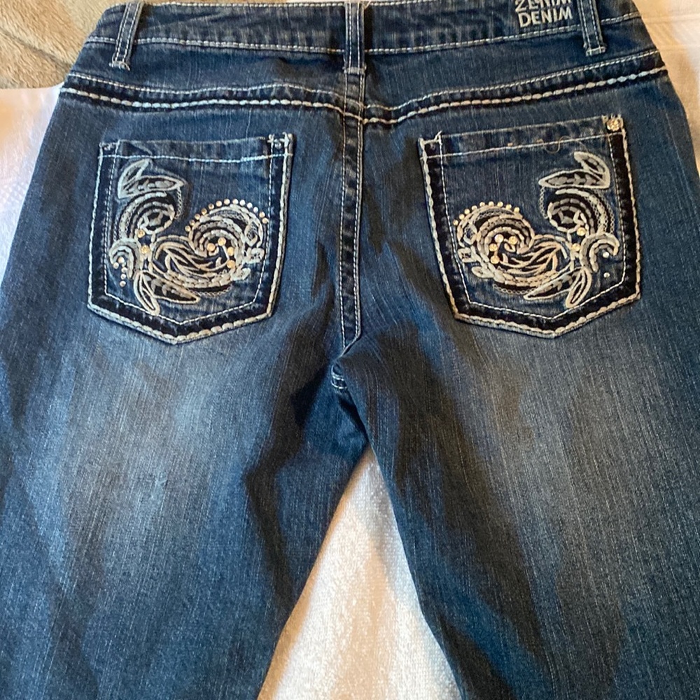 Xenium size 10 Capri jeans with rhinestones and embroidered pockets